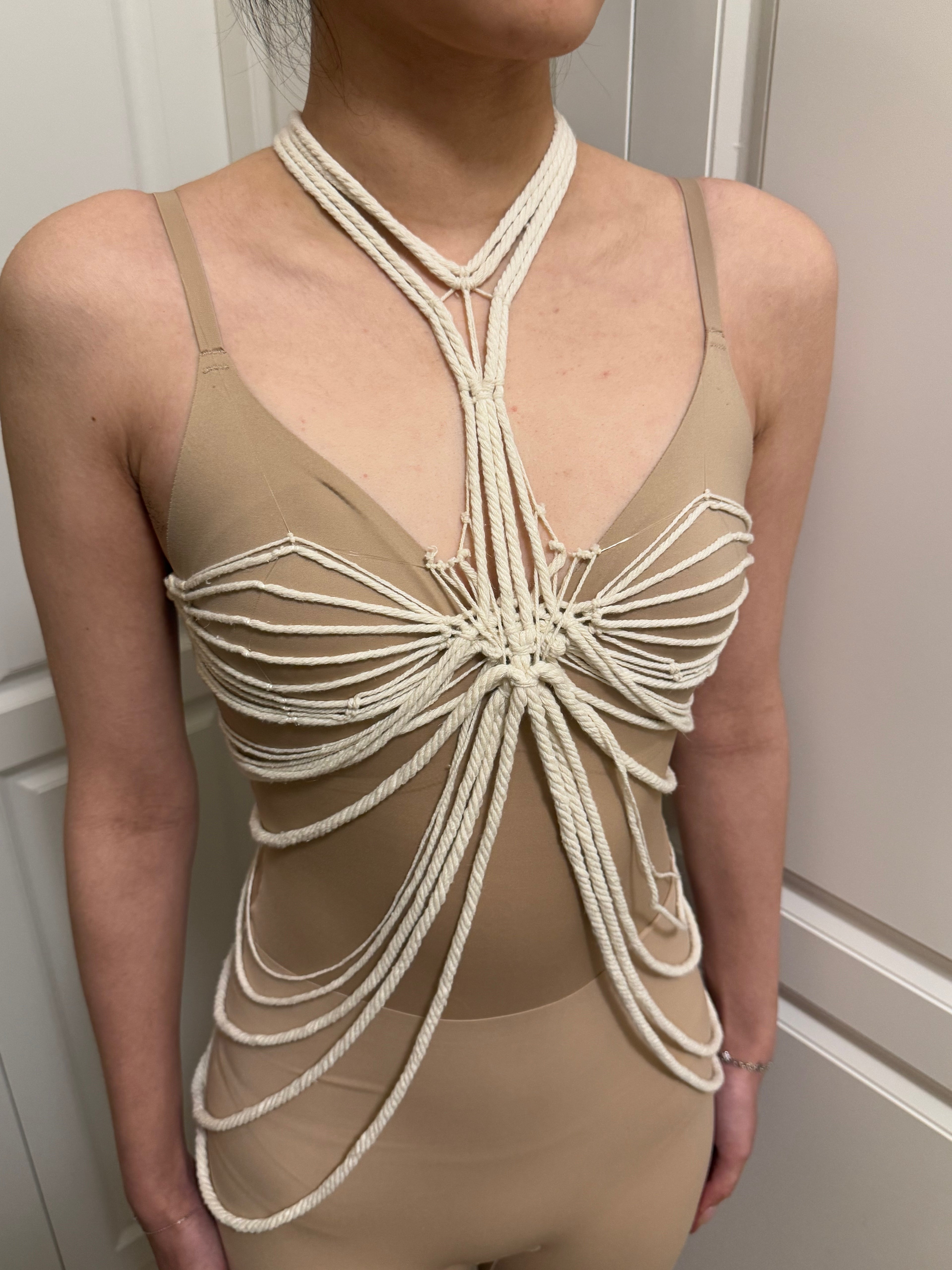 Top | 043
